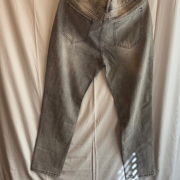 Ripped Jeans with Star Accents - Picture 10 of 16